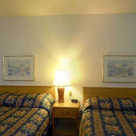 Rodeway Inn Brainerd Bagian luar foto
