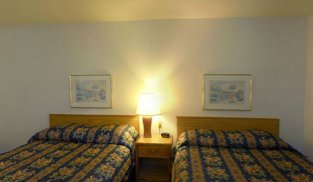 Rodeway Inn Brainerd Bagian luar foto