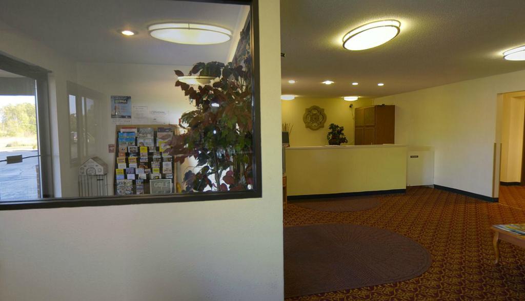 Rodeway Inn Brainerd Bagian luar foto