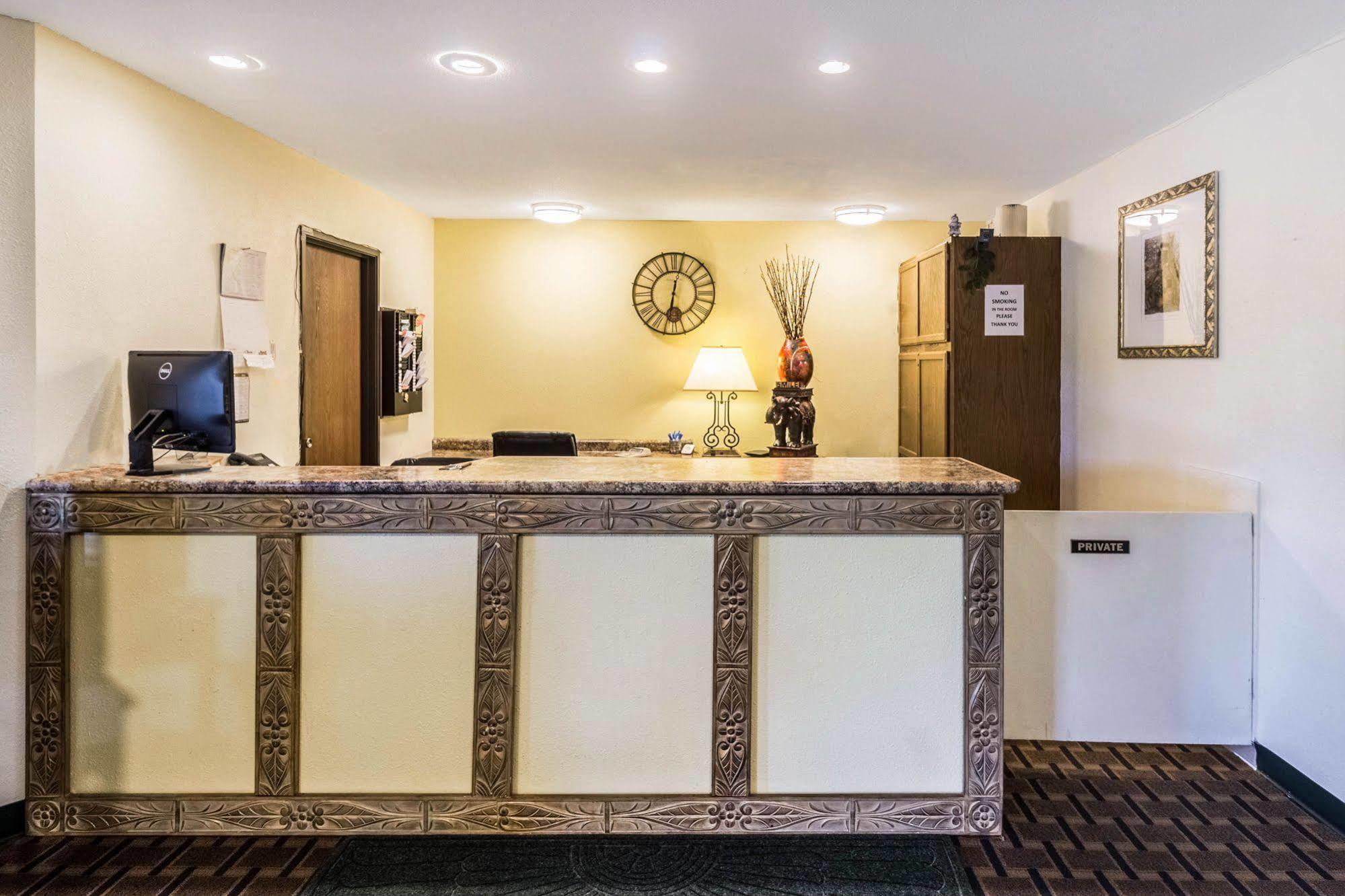 Rodeway Inn Brainerd Bagian luar foto