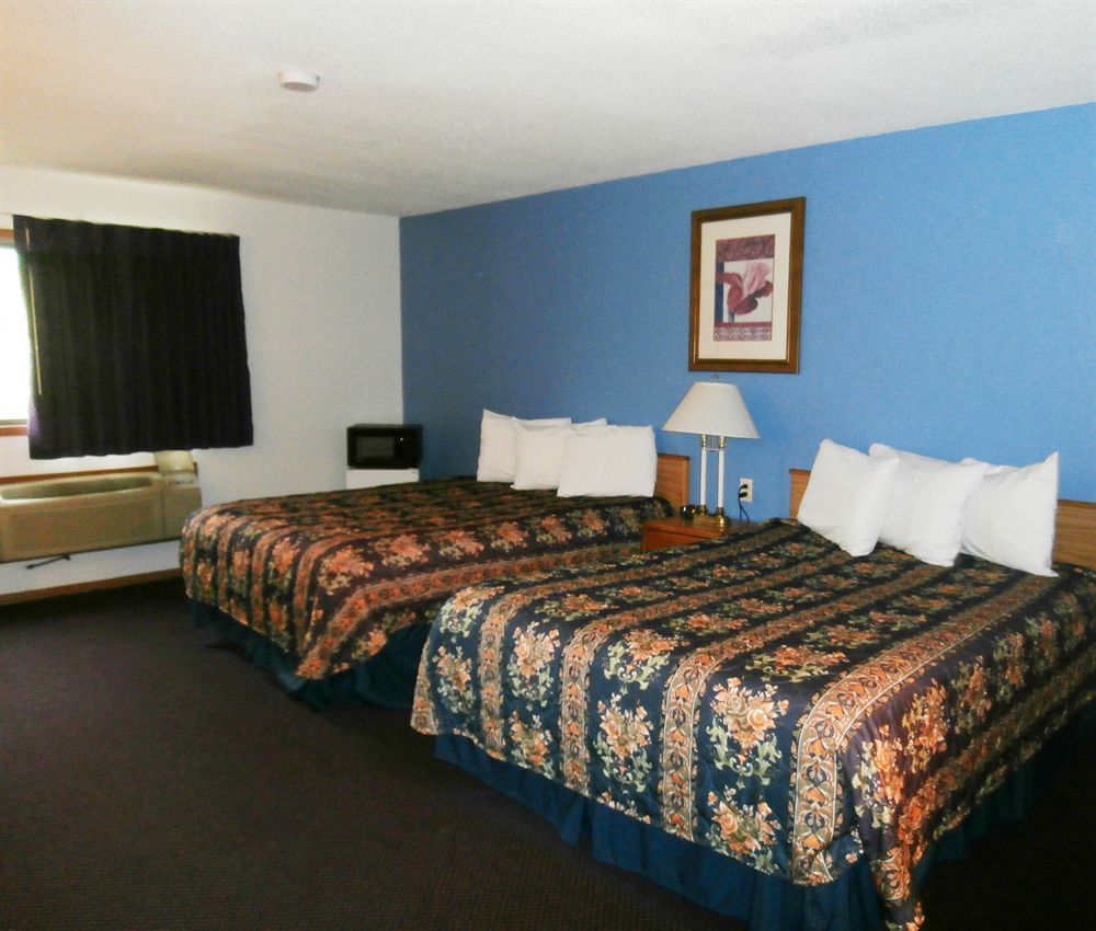 Rodeway Inn Brainerd Bagian luar foto